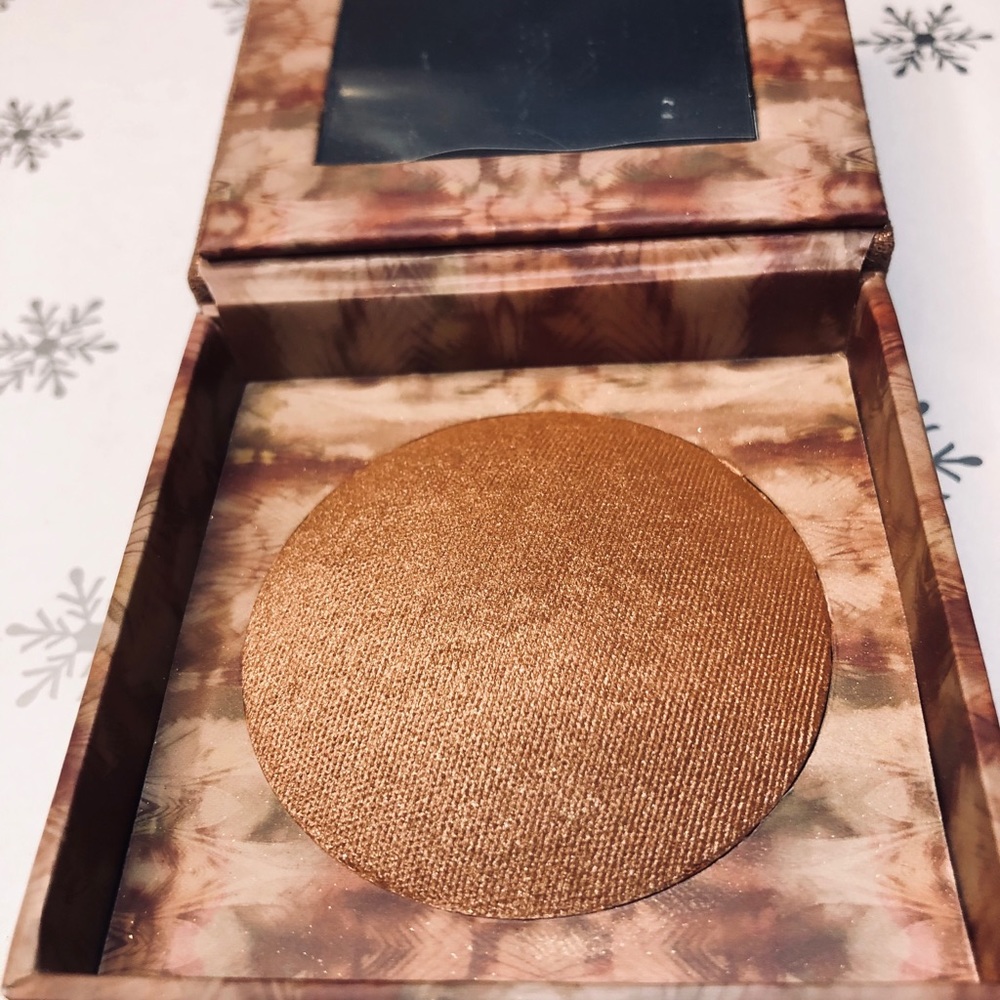 Urban Decay Naked Illuminated in Lit